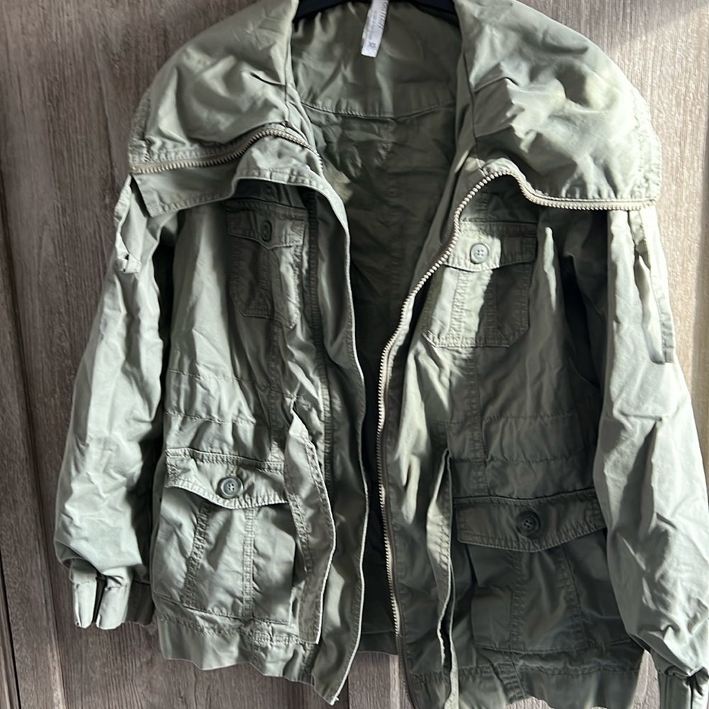 Lightweight jacket.  Extra large colllar.